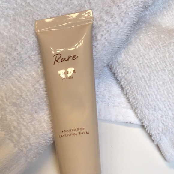 RARE BEAUTY amber & vanilla concentated fragrance enhancer - Picture 2 of 3